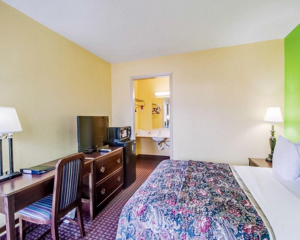 Econo Lodge Marion I-81 Esterno foto