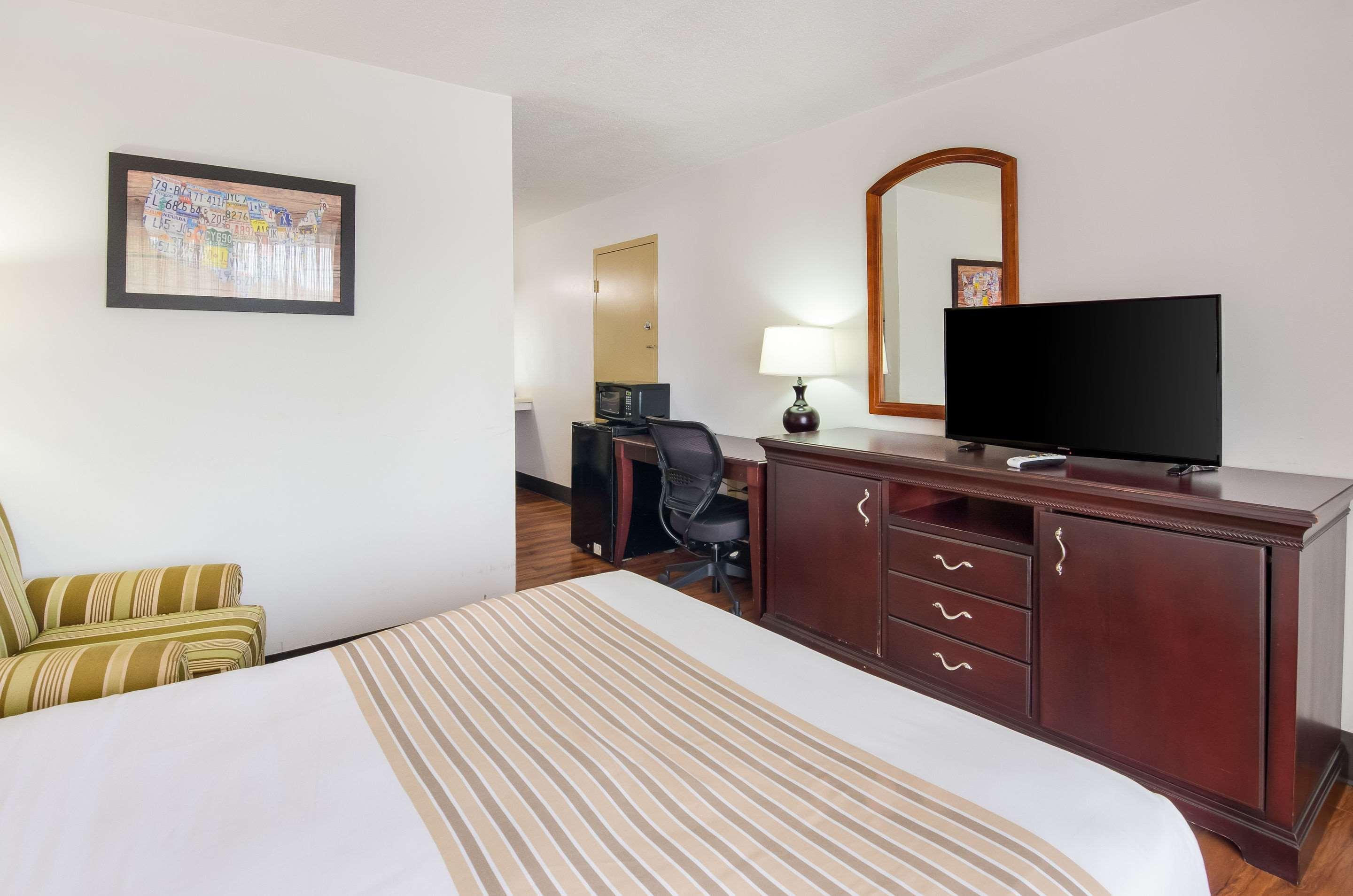 Econo Lodge Marion I-81 Esterno foto