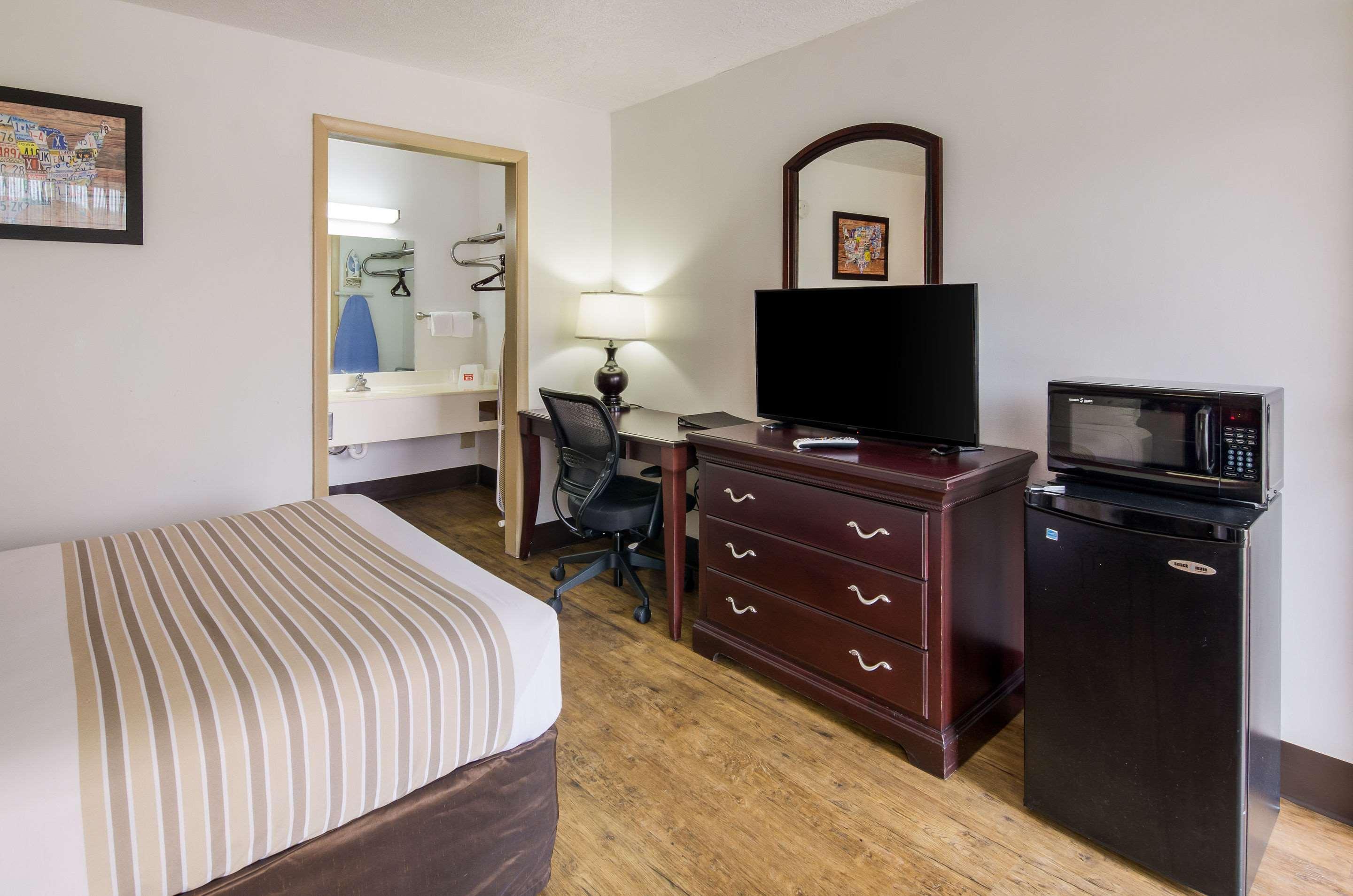 Econo Lodge Marion I-81 Esterno foto