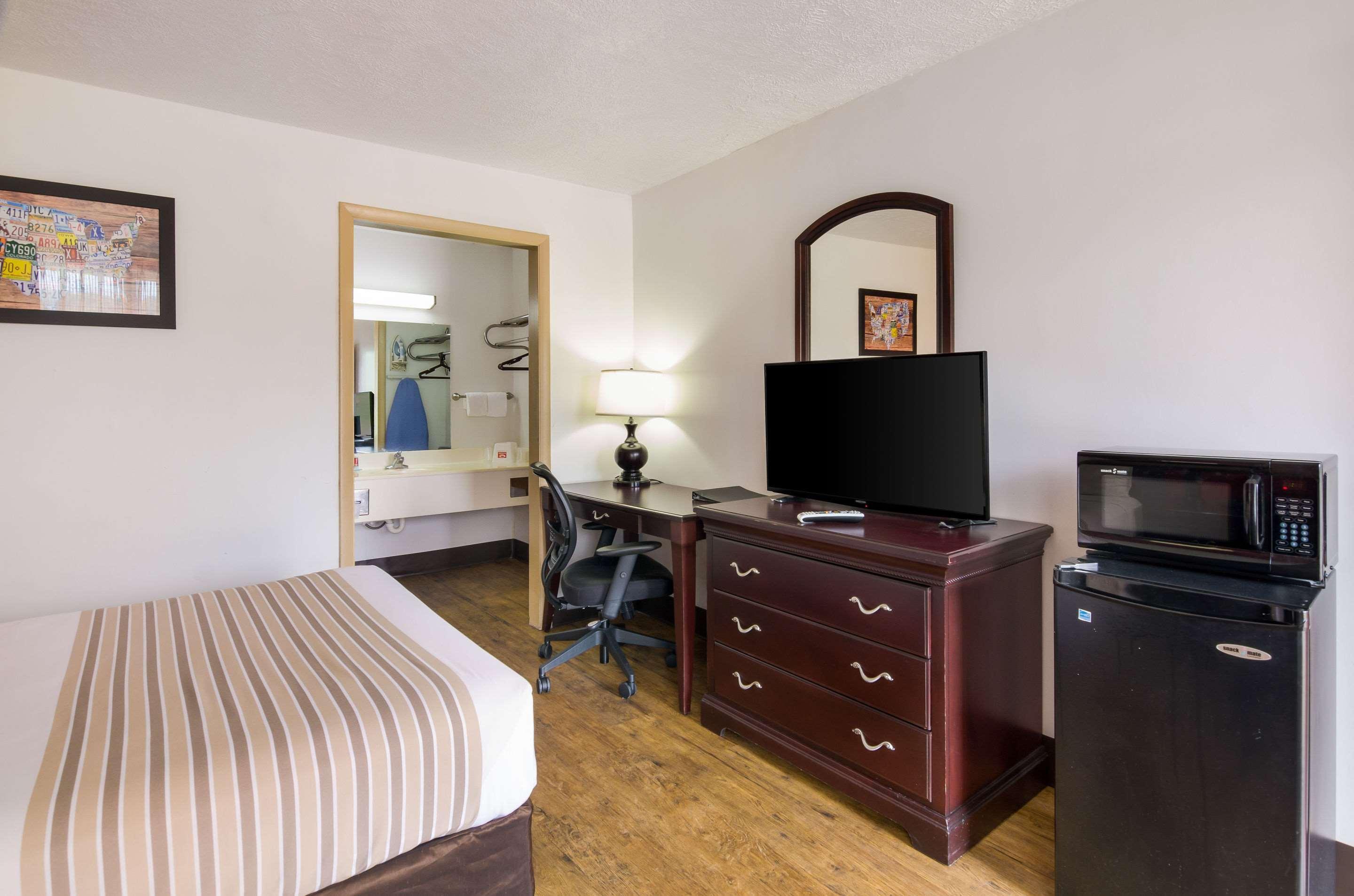 Econo Lodge Marion I-81 Esterno foto